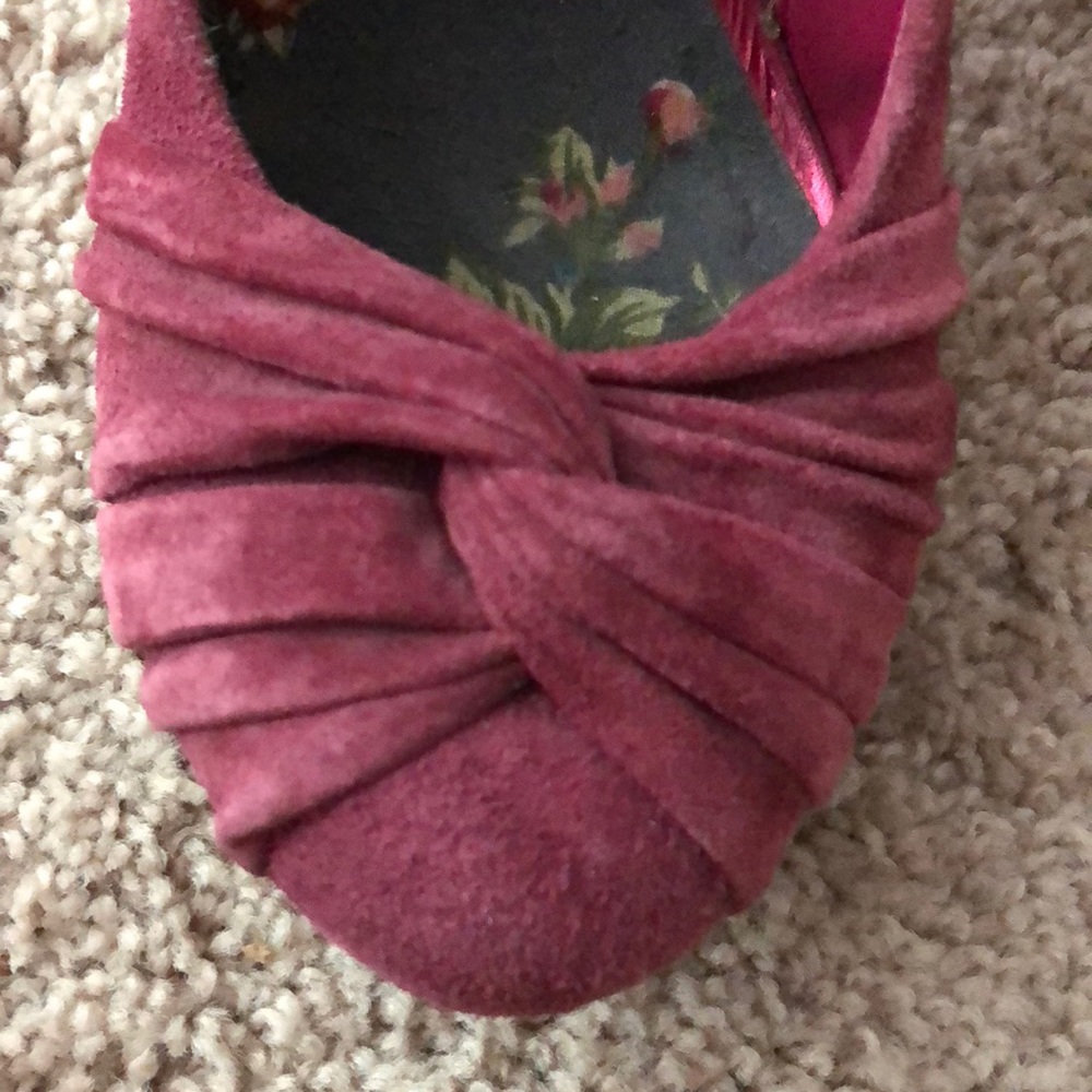 SOLD: 3 FOR $25: Mauve faux-suede knot-front pumps, size 6 1/2. - Picture 4 of 4